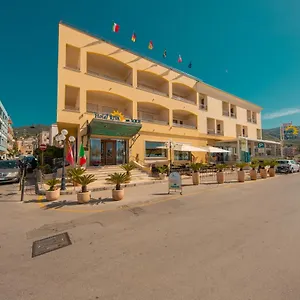 Hotel Riva Del Sole